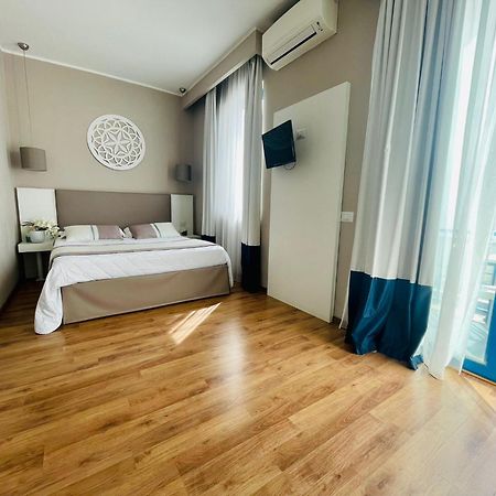 Hotel Mediterraneo Лидо-ди-Латина Экстерьер фото