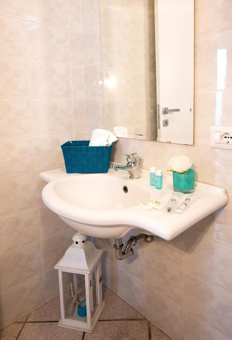 Hotel Mediterraneo Лидо-ди-Латина Экстерьер фото