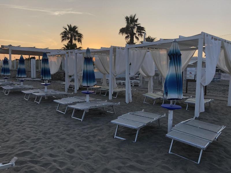 Hotel Mediterraneo Лидо-ди-Латина Экстерьер фото