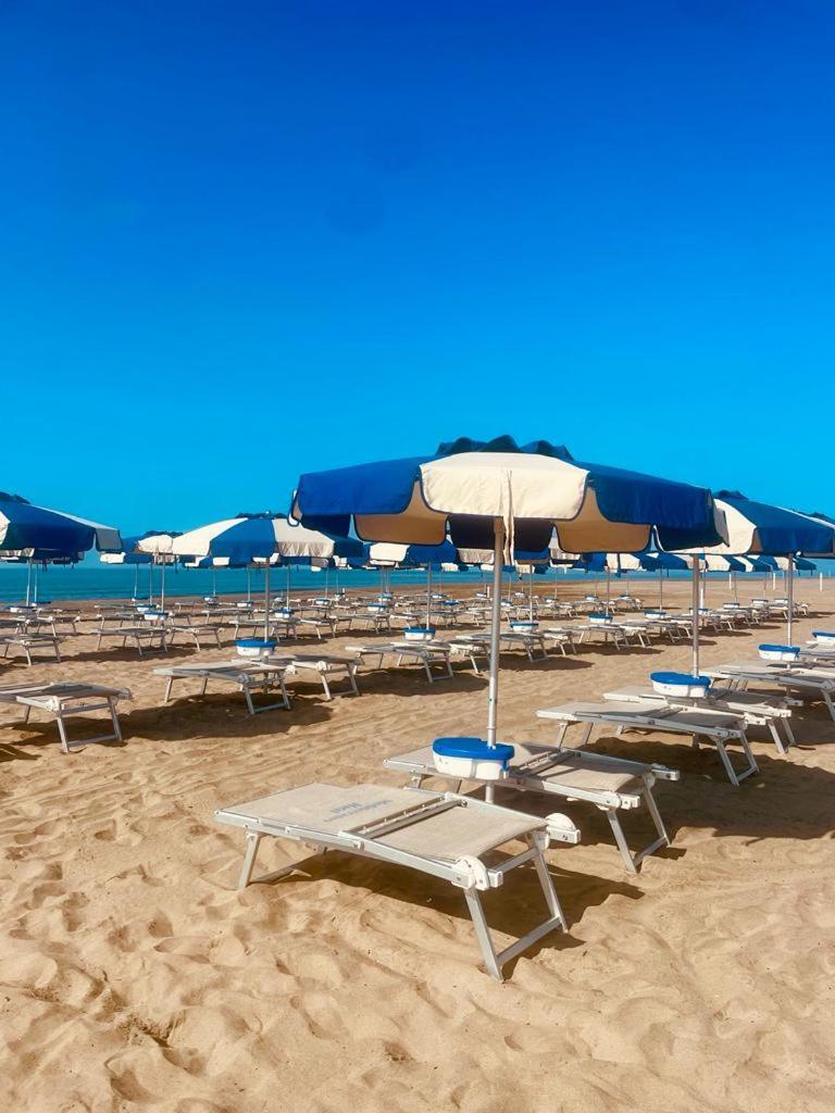 Hotel Mediterraneo Лидо-ди-Латина Экстерьер фото