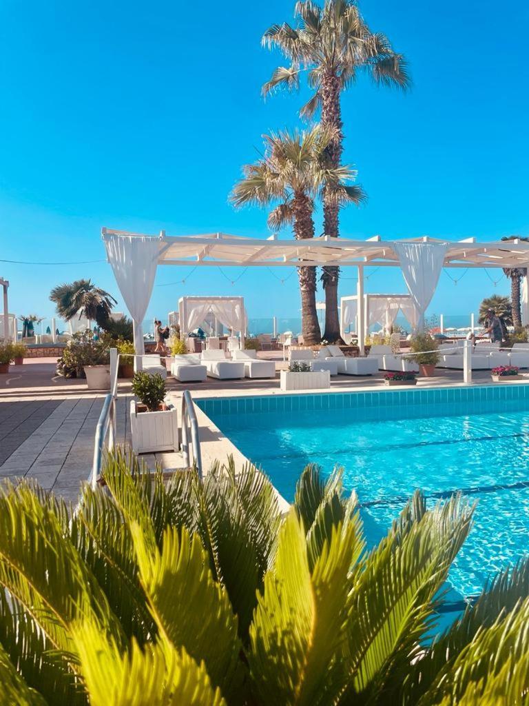 Hotel Mediterraneo Лидо-ди-Латина Экстерьер фото