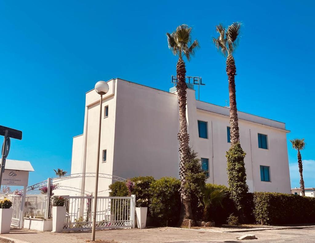 Hotel Mediterraneo Лидо-ди-Латина Экстерьер фото