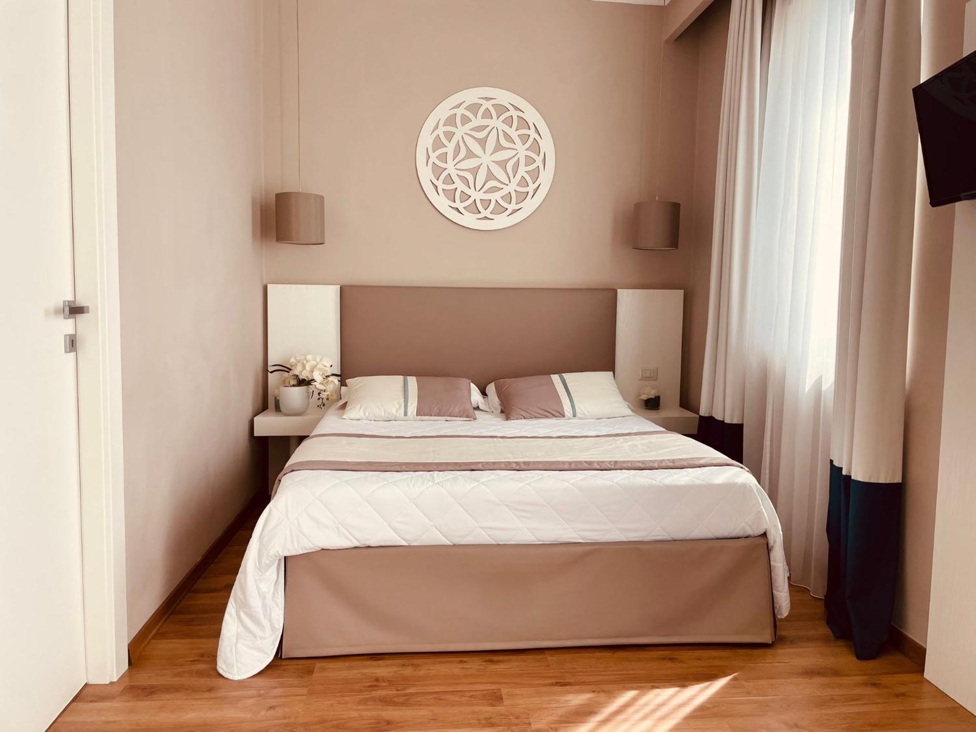 Hotel Mediterraneo Лидо-ди-Латина Экстерьер фото