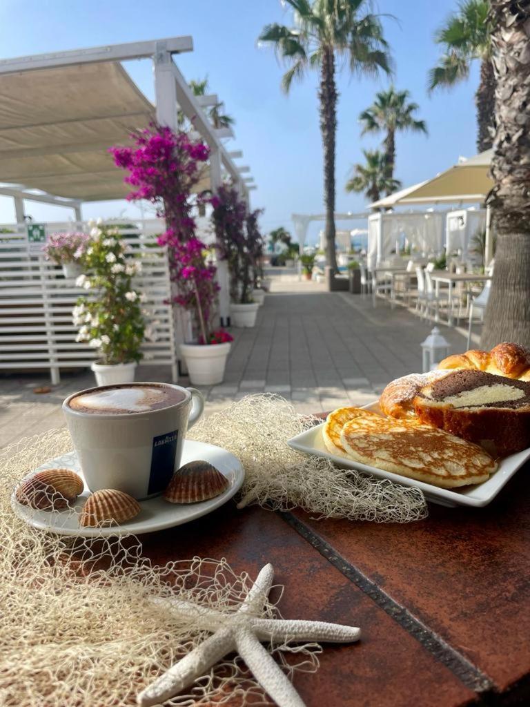 Hotel Mediterraneo Лидо-ди-Латина Экстерьер фото