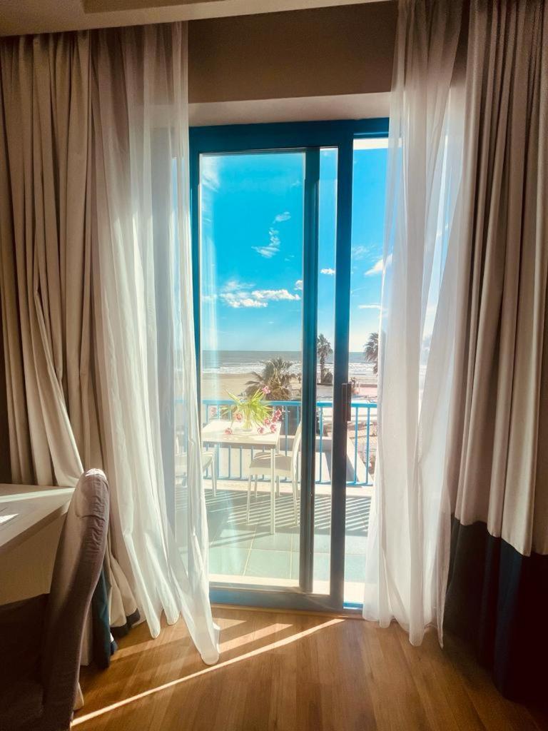 Hotel Mediterraneo Лидо-ди-Латина Экстерьер фото